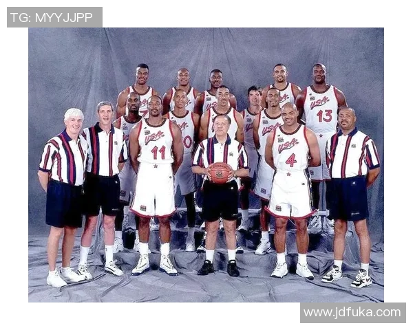 奥克利：巴克利总说他人抱团，但他早在1996年就跟大梦皮蓬抱过团了